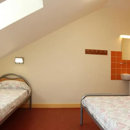 De Groupe 31 Pers. Avec Jardin Clos Et Bbq, Centre-ville De Marines, Pres Paris - Fr-1-649-78 *