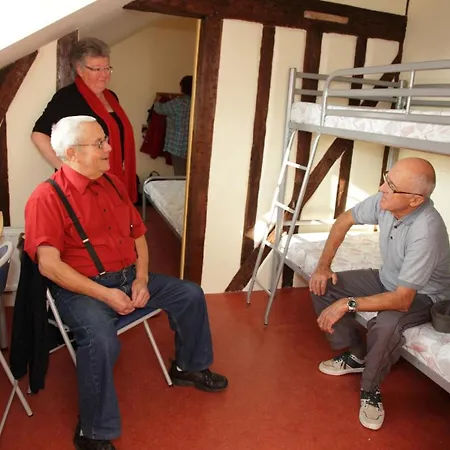 De Groupe 31 Pers. Avec Jardin Clos Et Bbq, Centre-ville De Marines, Pres Paris - Fr-1-649-78