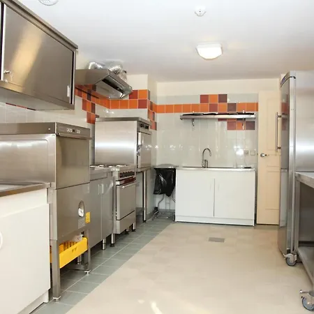 De Groupe 31 Pers. Avec Jardin Clos Et Bbq, Centre-ville De Marines, Pres Paris - Fr-1-649-78 *