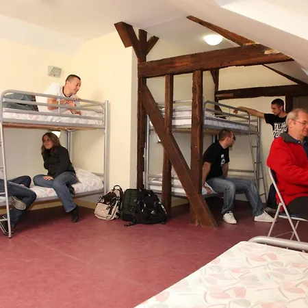 De Groupe 31 Pers. Avec Jardin Clos Et Bbq, Centre-ville De Marines, Pres Paris - Fr-1-649-78 Feriehus